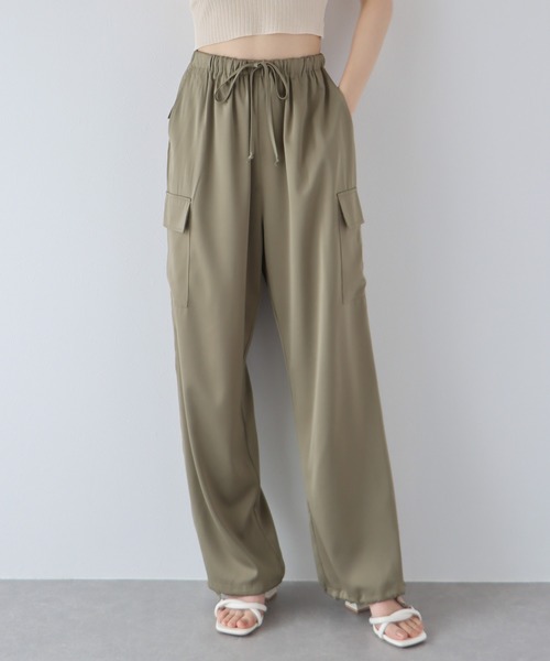 BLUEEAST（ブルーイースト）の「サテンカーゴパンツ（カーゴパンツ・レディース・ブラック/アイボリー/カーキ/ベージュ/ブラウン/グレイッシュベージュ・MEDIUM）」の12枚目の写真