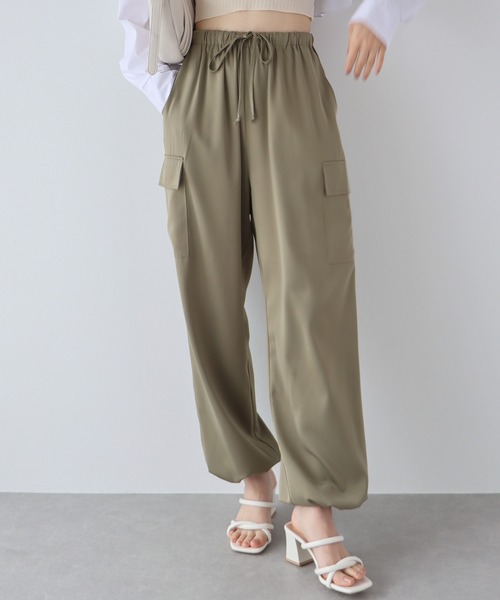 BLUEEAST（ブルーイースト）の「サテンカーゴパンツ（カーゴパンツ・レディース・ブラック/アイボリー/カーキ/ベージュ/ブラウン/グレイッシュベージュ・MEDIUM）」の16枚目の写真