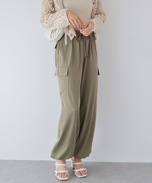 BLUEEAST（ブルーイースト）の「サテンカーゴパンツ（カーゴパンツ・レディース・ブラック/アイボリー/カーキ/ベージュ/ブラウン/グレイッシュベージュ・MEDIUM）」の15枚目の写真
