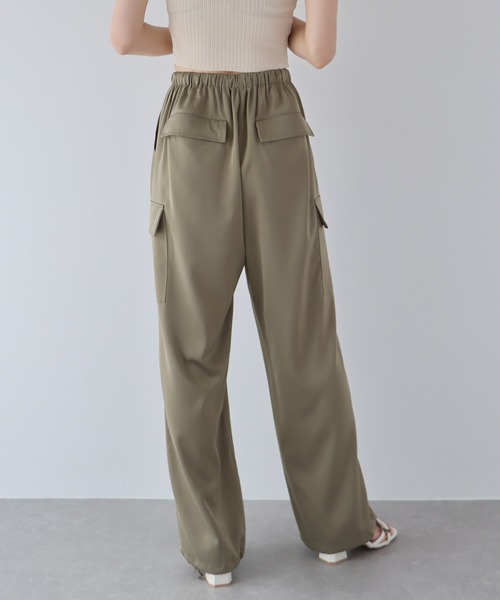 BLUEEAST（ブルーイースト）の「サテンカーゴパンツ（カーゴパンツ・レディース・ブラック/アイボリー/カーキ/ベージュ/ブラウン/グレイッシュベージュ・MEDIUM）」の13枚目の写真