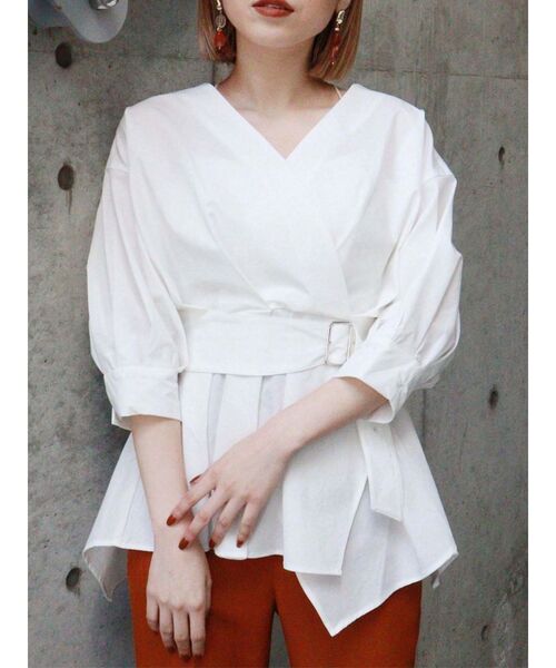 MURUA（ムルーア）の「カシュクールペプラムシャツ（シャツ/ブラウス・レディース・ホワイト/ブルー/ブラック・FREE）」の2枚目の写真