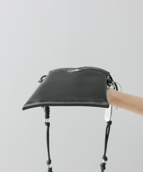 THE PURSE(ザパース )の「別注【THE PURSE(ザ・パース)】TULLEDRAWSTRING BAG S 巾着バッグ(ショルダーバッグ・レディース・シルバー/ブラック・FREE)」の6枚目の写真