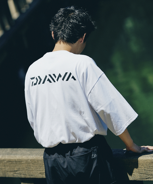 DAIWA 別注 ロゴデザイン ロングTシャツ ブラック L DAIWA（ダイワ）の「DAIWA 別注 ロゴロングスリーブTシャツ（T