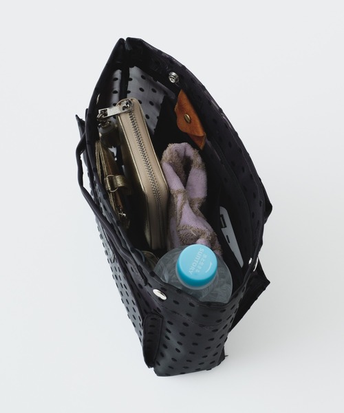 Actually(アクチュアリー)の「メッシュバッグインバッグ(ポーチ・レディース・ブラック/ゼブラ/ストライプ・フリー)」の4枚目の写真