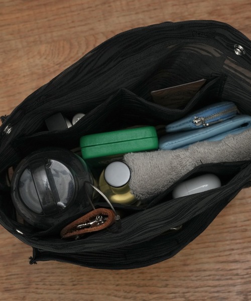 Actually(アクチュアリー)の「メッシュバッグインバッグ(ポーチ・レディース・ブラック/ゼブラ/ストライプ・フリー)」の5枚目の写真