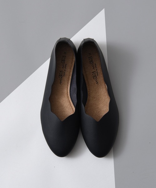 CALIFORNIA OUTFITTERS（カリフォルニア アウトフィッターズ）の「3-フラワーカット ローヒール パンプス 「柔らかくて、軽量で履きやすい日本製のパンプス」【Maison select -メゾンセレクト-cawaii shoes カワイイシューズコレクション】（パンプス・レディース・グレイッシュベージュ/グリーン/ベージュ/ブラック・M/L）」の2枚目の写真