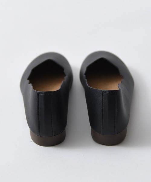 CALIFORNIA OUTFITTERS（カリフォルニア アウトフィッターズ）の「3-フラワーカット ローヒール パンプス 「柔らかくて、軽量で履きやすい日本製のパンプス」【Maison select -メゾンセレクト-cawaii shoes カワイイシューズコレクション】（パンプス・レディース・グレイッシュベージュ/グリーン/ベージュ/ブラック・M/L）」の5枚目の写真