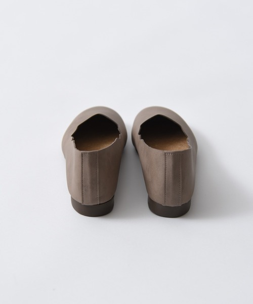 CALIFORNIA OUTFITTERS（カリフォルニア アウトフィッターズ）の「3-フラワーカット ローヒール パンプス 「柔らかくて、軽量で履きやすい日本製のパンプス」【Maison select -メゾンセレクト-cawaii shoes カワイイシューズコレクション】（パンプス・レディース・グレイッシュベージュ/グリーン/ベージュ/ブラック・M/L）」の17枚目の写真