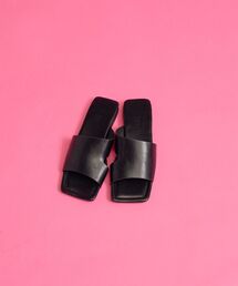 square flat sandal