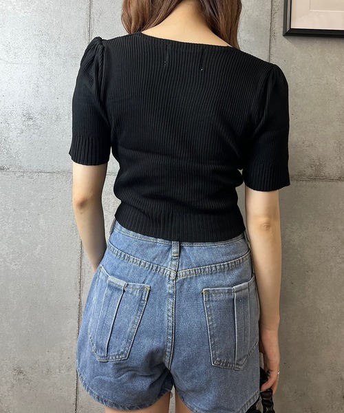 ROGER AND RAW(ロジャーアンドロウ)の「シャーリングクロップド半袖ニットトップス(Tシャツ/カットソー・レディース・ホワイト/ブラック/ラベンダー・FREE)」の17枚目の写真