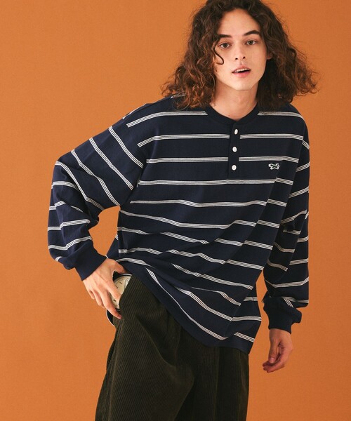 TOWNCRAFT（タウンクラフト）の「TOWN CRAFT/タウンクラフト 別注 スリーラインボーダーロングスリーブ ヘンリーネックTシャツ（Tシャツ/カットソー・メンズ・ホワイト×ブラック/ブラック×ホワイト/ベージュ系その他/ネイビー×ホワイト・LARGE/MEDIUM）」の4枚目の写真