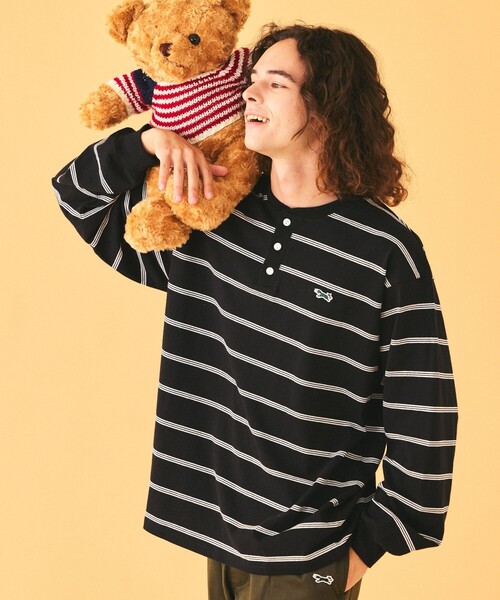 TOWNCRAFT（タウンクラフト）の「TOWN CRAFT/タウンクラフト 別注 スリーラインボーダーロングスリーブ ヘンリーネックTシャツ（Tシャツ/カットソー・メンズ・ホワイト×ブラック/ブラック×ホワイト/ベージュ系その他/ネイビー×ホワイト・LARGE/MEDIUM）」の2枚目の写真