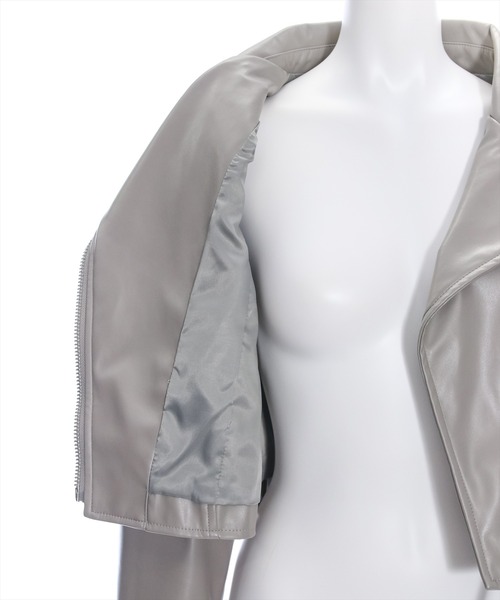 clear(クリア)の「ショート丈ライダースジャケット(ライダースジャケット・レディース・グレイッシュベージュ/ブラック・F)」の4枚目の写真