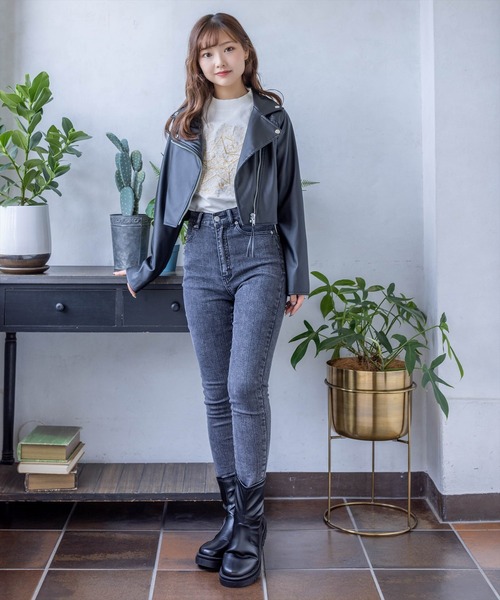 clear(クリア)の「ショート丈ライダースジャケット(ライダースジャケット・レディース・グレイッシュベージュ/ブラック・F)」の12枚目の写真