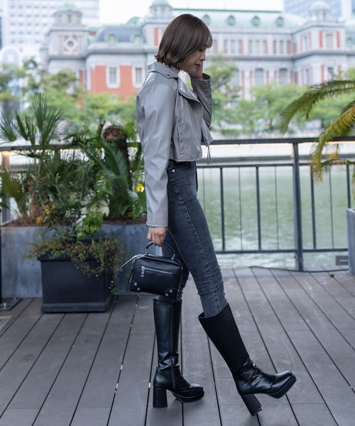 clear(クリア)の「ショート丈ライダースジャケット(ライダースジャケット・レディース・グレイッシュベージュ/ブラック・F)」の13枚目の写真