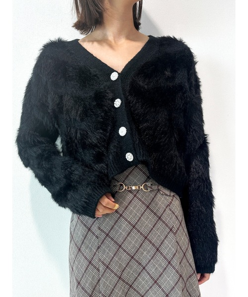 CECIL McBEE（セシルマクビー）の「ビジュー釦付きカーディガン（ニット/セーター・レディース・ピンク/ブラック/アイボリー・MEDIUM）」の3枚目の写真