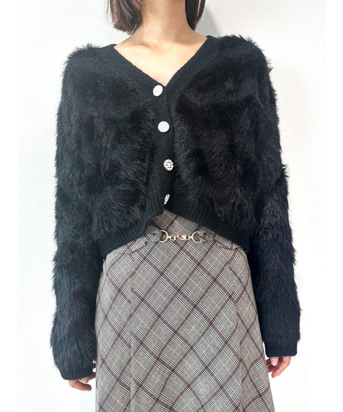 CECIL McBEE（セシルマクビー）の「ビジュー釦付きカーディガン（ニット/セーター・レディース・ピンク/ブラック/アイボリー・MEDIUM）」の6枚目の写真