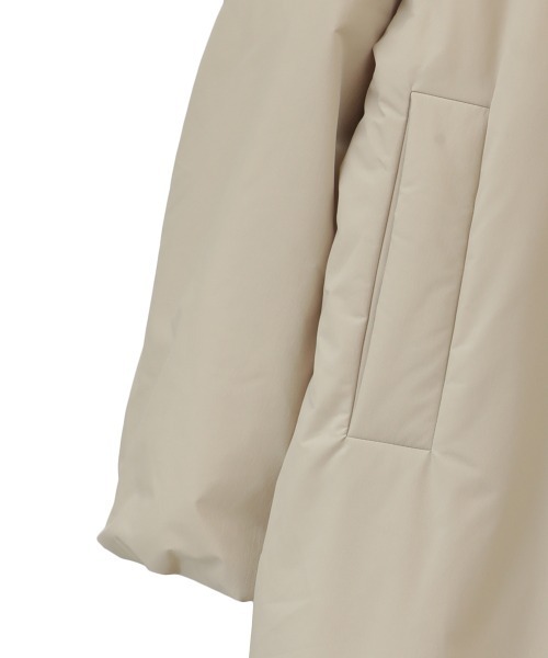 CLANE（クラネ）の「BALLOON HOODIE LONG DOWN COAT（ダウンジャケット/コート・レディース・ベージュ/ブラック/ブルー/アイボリー・1/0/2）」の10枚目の写真