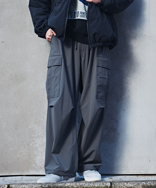 EDIFICE（エディフィス）の「ナイロントリコット HUGEASY カーゴパンツ（カーゴパンツ・メンズ・グレー/ネイビー・LARGE/MEDIUM）」の7枚目の写真