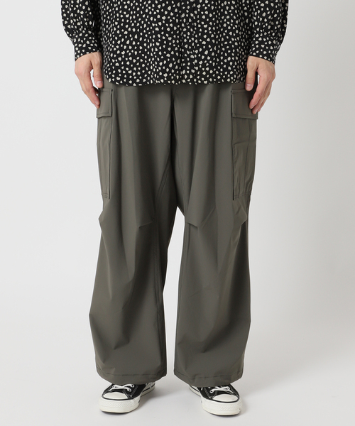 EDIFICE（エディフィス）の「ナイロントリコット HUGEASY カーゴパンツ（カーゴパンツ・メンズ・グレー/ネイビー・LARGE/MEDIUM）」の10枚目の写真