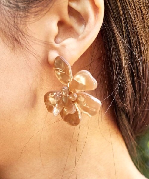 Maunaloa(マウナロア)の「【Maunaloa】プルメユラピアス(ピアス(両耳用)・レディース・ホワイト/グリーン/ブラウン・FREE)」の5枚目の写真