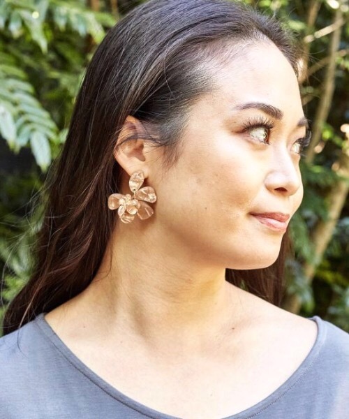 Maunaloa(マウナロア)の「【Maunaloa】プルメユラピアス(ピアス(両耳用)・レディース・ホワイト/グリーン/ブラウン・FREE)」の6枚目の写真
