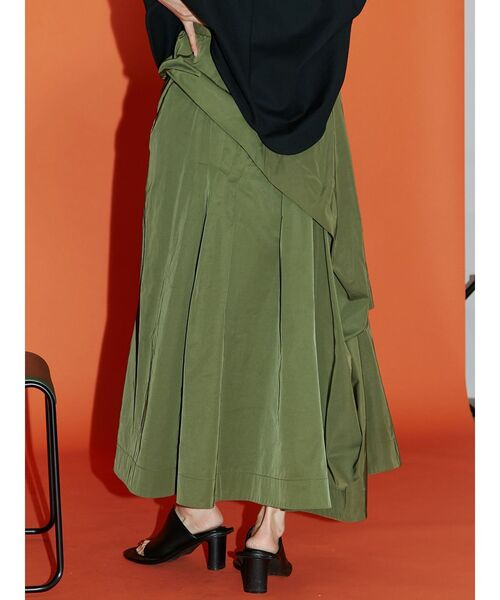 UN3D.（アンスリード）の「TUCK PLEATS SK / タックプリーツ