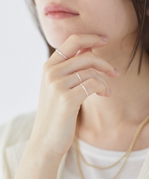 LAVEANGE（ラビアンジェ）の「ツイストスキニーシルバーリングセット/3本（リング・レディース・シルバー・M/S/L）」の4枚目の写真