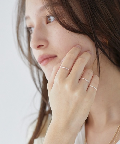 LAVEANGE（ラビアンジェ）の「ツイストスキニーシルバーリングセット/3本（リング・レディース・シルバー・M/S/L）」の9枚目の写真