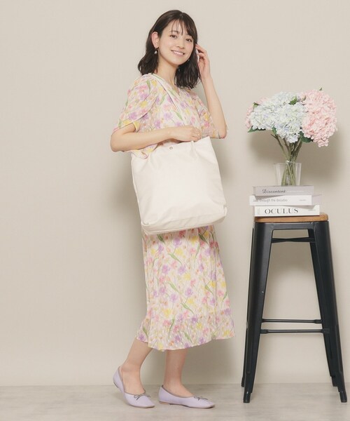 ITS'DEMO（イッツデモ）の「◆【通勤／A4対応】タックハンドル仕切り薄マチトート（トートバッグ・レディース・ライトグレー/ベージュ/ライトパープル/アイボリー/ブラック・00）」の14枚目の写真