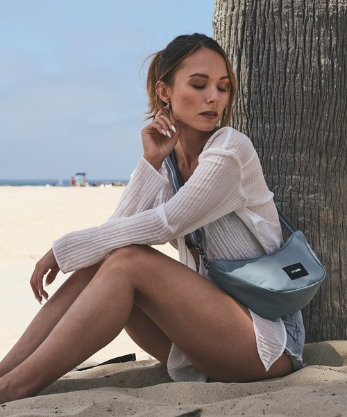 pacsafe(パックセーフ)の「pacsafe/パックセーフ GO Lunar Crossbody/ルナークロスボディ(ショルダーバッグ・メンズ・ブラック/ミント/グレー/グリーン・FREE)」の4枚目の写真