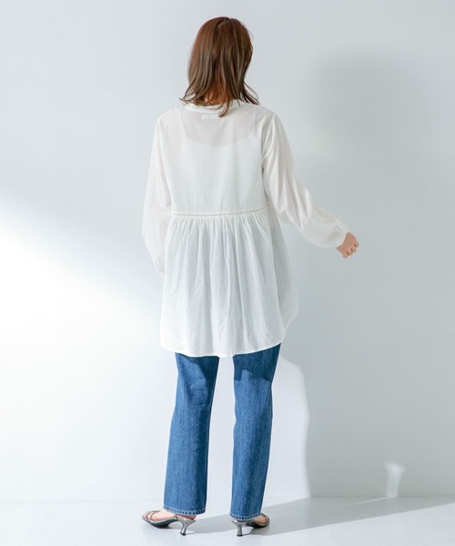 URBAN RESEARCH Sonny Label(アーバンリサーチサニーレーベル)の「エアリーコットンエンブロイダリーブラウス(シャツ/ブラウス・レディース・ベージュ/オフホワイト/ブルー/ブラック・FREE)」の12枚目の写真
