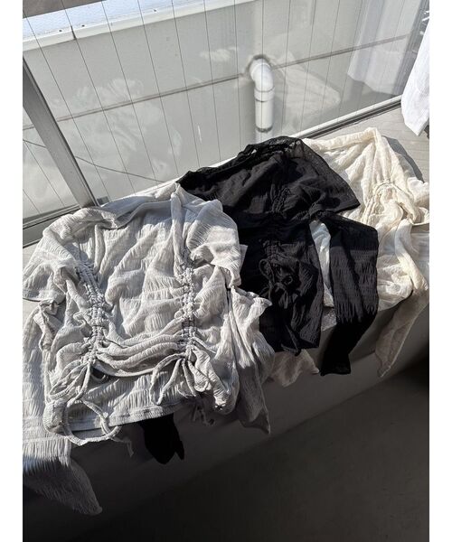 CALNAMUR（カルナムール）の「2WAYシャーリングリボントップス（Tシャツ/カットソー・レディース・ブラック/ライトブルー/ホワイト・FREE）」の19枚目の写真