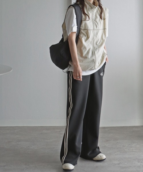 COURO（コウロ）の「サイドライントラックパンツ（その他パンツ・レディース・アイボリー/ブラック/オレンジ・S/M/L/XL）」の12枚目の写真