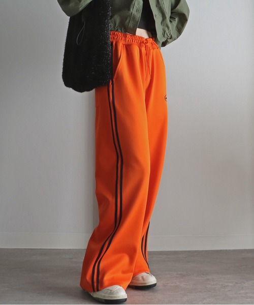 COURO（コウロ）の「サイドライントラックパンツ（その他パンツ・レディース・アイボリー/ブラック/オレンジ・S/M/L/XL）」の14枚目の写真