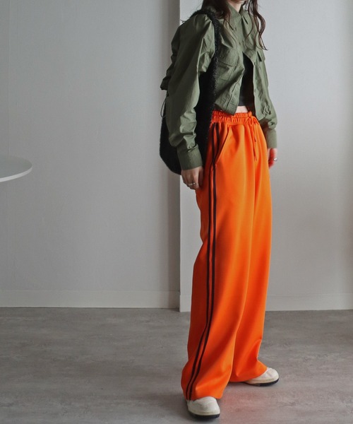 COURO（コウロ）の「サイドライントラックパンツ（その他パンツ・レディース・アイボリー/ブラック/オレンジ・S/M/L/XL）」の15枚目の写真