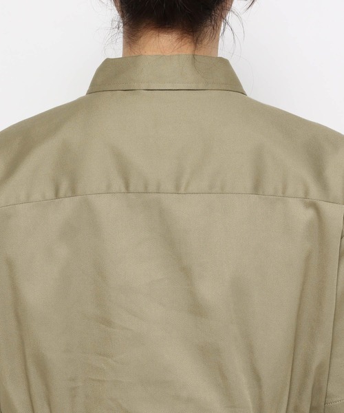 LOWRYS FARM(ローリーズファーム)の「DickiesショートシャツSS(シャツ/ブラウス・レディース・ベージュ/ブラック/ネイビー・FREE)」の6枚目の写真