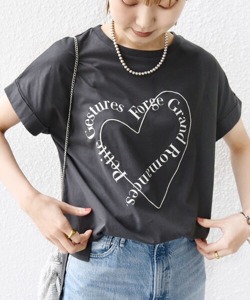 SHIPS（シップス）の「【WEB限定】〈手洗い可能〉バリエーション ロゴ 刺繍 プリントTEE（Tシャツ/カットソー・レディース・ホワイト系その他/ホワイト系/オフホワイト/チャコールグレー/ホワイト/ライトホワイト・ONE SIZE）」の6枚目の写真