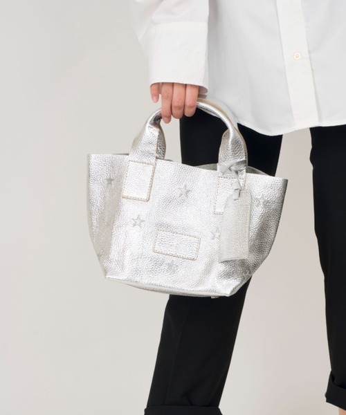NUR（ヌール）の「【NUR/ヌール】星柄刺繍　ミニ　レザー　トートバッグ　VIOLA MINI（トートバッグ・レディース・ネイビー/ゴールド/ブラック/シルバー/ベージュ/ナチュラル/ライトグリーン/モカ・FREE）」の7枚目の写真