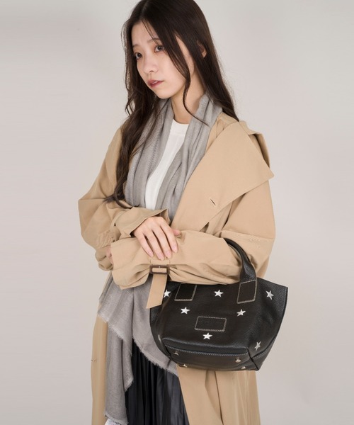 NUR（ヌール）の「【NUR/ヌール】星柄刺繍　ミニ　レザー　トートバッグ　VIOLA MINI（トートバッグ・レディース・ネイビー/ゴールド/ブラック/シルバー/ベージュ/ナチュラル/ライトグリーン/モカ・FREE）」の18枚目の写真
