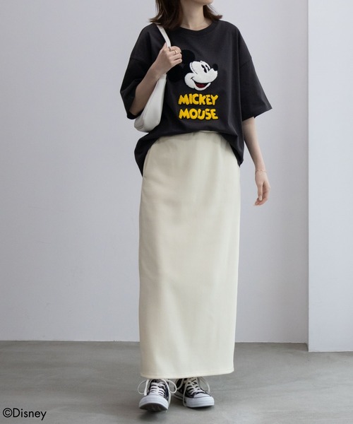 Disney（ディズニー）の「Disney サガラ刺繍Ｔシャツ 綿100%（Tシャツ/カットソー・レディース・ベージュ系1/チャコールグレー/ベージュ系/ベージュ・フリー）」の2枚目の写真