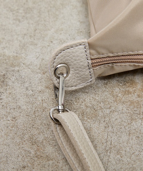 favori（ファヴォリ）の「EM:favori モロニ　2WAYトート　ファスナー＋フラップトート　海外旅行バッグ　スリ対策バッグ　 スリ防止バッグ（トートバッグ・レディース・レオパード/ベージュ/ブラック/カーキ・FREE）」の13枚目の写真