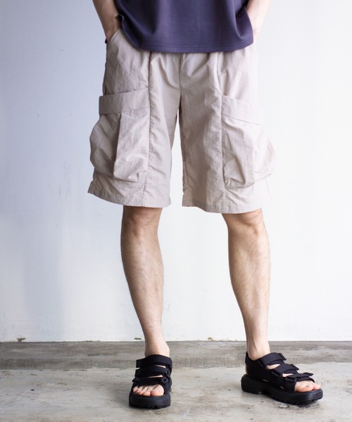 COMMON WARE(コモンウェアー)の「COMMONWARE:ナイロンワッシャー カーゴショーツ(カーゴパンツ・メンズ・ブラック/カーキ/ベージュ・XL/L/M)」の2枚目の写真
