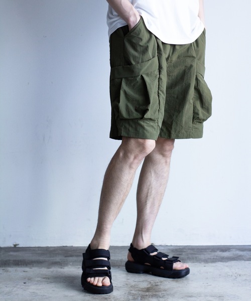 COMMON WARE(コモンウェアー)の「COMMONWARE:ナイロンワッシャー カーゴショーツ(カーゴパンツ・メンズ・ブラック/カーキ/ベージュ・XL/L/M)」の3枚目の写真