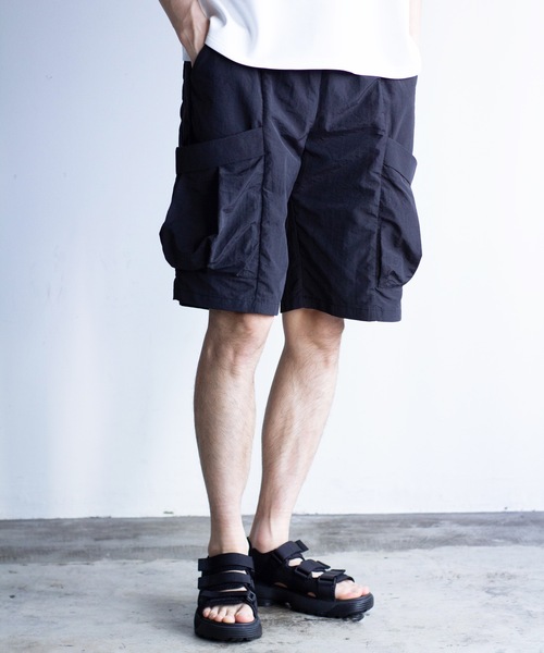COMMON WARE(コモンウェアー)の「COMMONWARE:ナイロンワッシャー カーゴショーツ(カーゴパンツ・メンズ・ブラック/カーキ/ベージュ・XL/L/M)」の5枚目の写真