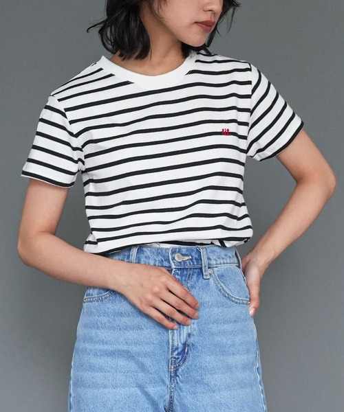 mili an deni(ミリアンデニ)の「ワンポイント刺繍Tシャツ(Tシャツ/カットソー・レディース・ネイビー/チャコールグレー/ホワイト×ブラック/ブラック/アイボリー・M)」の3枚目の写真