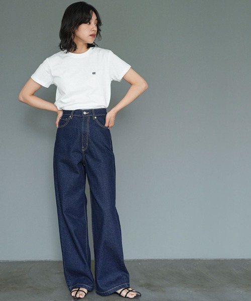 mili an deni(ミリアンデニ)の「ワンポイント刺繍Tシャツ(Tシャツ/カットソー・レディース・ネイビー/チャコールグレー/ホワイト×ブラック/ブラック/アイボリー・M)」の8枚目の写真