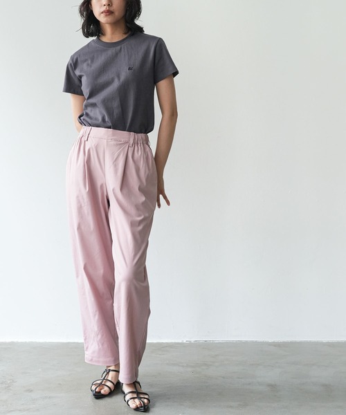mili an deni(ミリアンデニ)の「ワンポイント刺繍Tシャツ(Tシャツ/カットソー・レディース・ネイビー/チャコールグレー/ホワイト×ブラック/ブラック/アイボリー・M)」の14枚目の写真