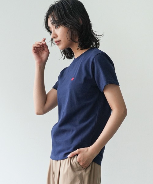 mili an deni(ミリアンデニ)の「ワンポイント刺繍Tシャツ(Tシャツ/カットソー・レディース・ネイビー/チャコールグレー/ホワイト×ブラック/ブラック/アイボリー・M)」の15枚目の写真