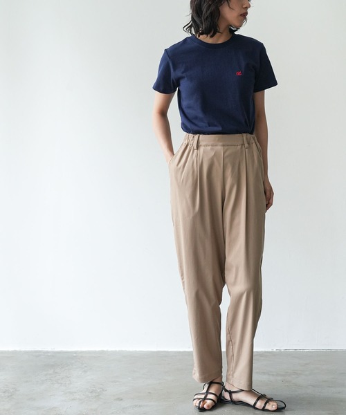mili an deni(ミリアンデニ)の「ワンポイント刺繍Tシャツ(Tシャツ/カットソー・レディース・ネイビー/チャコールグレー/ホワイト×ブラック/ブラック/アイボリー・M)」の16枚目の写真